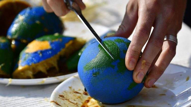 吴红波开门见山提出“地球超载日”概念